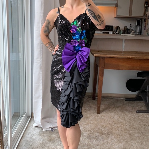 Alyce Designs Dresses & Skirts - {HP⭐️} Alyce Designs Vintage Sequin Floral Ruffle